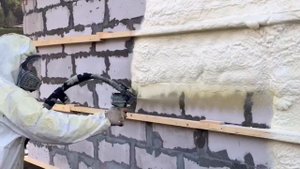 Напыление ППУ на стену из блоков.mp4