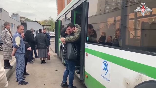 Мобилизованные граждане и добровольцы продолжают прибывать в военкоматы города Москвы