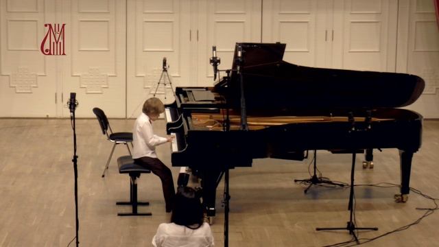 Бах. Двухголосная инвенция Фа мажор. Г. Семёнов (фортепиано).mp4 смотреть онлайн