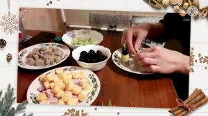 ? Простые закуски ~ Канапе ~ колбаса, чёрный хлеб, огурец, сыр, маслины ~