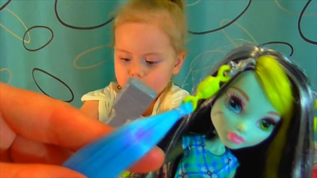 Френки Штейн Высоковольтные волосы Электро прическа Voltageous Hair Frankie Stein смотреть онлайн