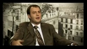 Азбука жестов 8. Поза уверенности в себе.