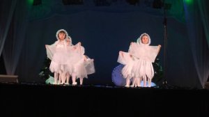 Кружится снежинок хоровод
