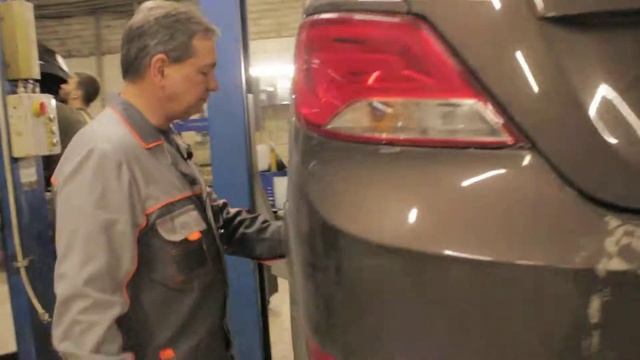 HYUNDAI SOLARIS 2014г бензин 1,6 АКПП пробег 35 тыс. ТО, Обслуживание задних тормозных колодок. смотреть онлайн