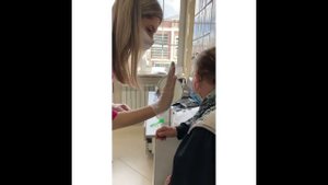 Как правильно надеть заушный слуховой аппарат