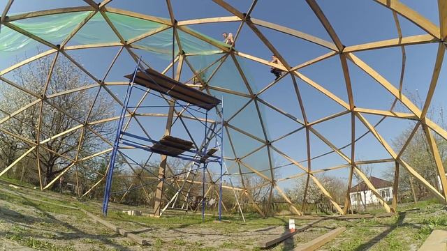 Строительство купольной теплицы. Геокупол (геосфера) 16 метров смотреть онлайн