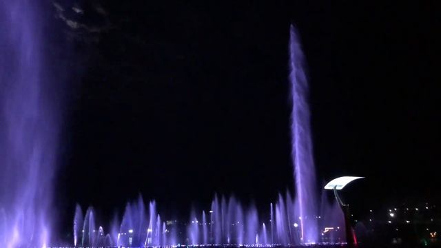 Город Грозный Чернореченское фонтан ⛲️ #море #фонтан #грозный #луна #небо #облака #чечня смотреть онлайн