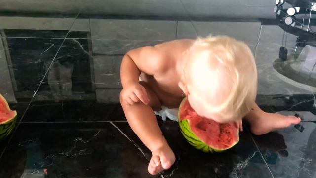 КУШАЕМ ВКУСНЫЙ АРБУЗ! Турецкие 🍉 ФРУКТЫ🍇 смотреть онлайн