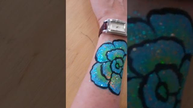 Как нарисовать аквагрим цветок (бодиарт) красками сплиткейк.