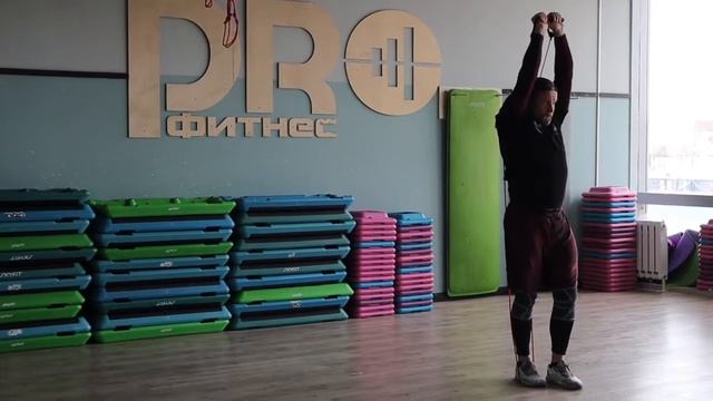 Разгибание на трицепс с эспандером/резиной смотреть онлайн