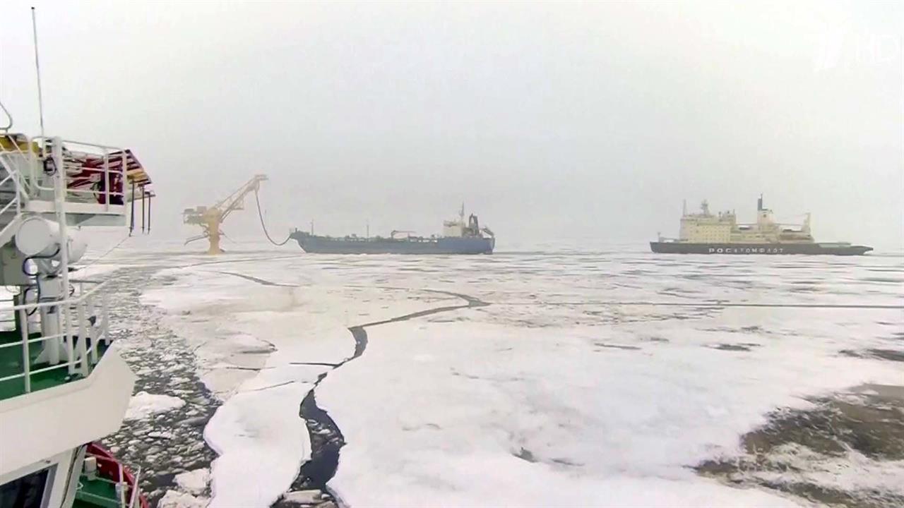 Первый танкер с нефтью Новопортовского месторождения прошел через терминал "Ворота Арктики"