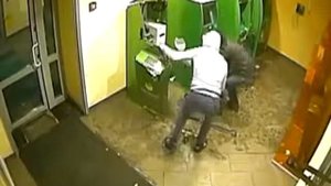 Как ломали банкомат
