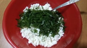 Творог с зелёным луком и сметаной.Диетическое, полезное блюдо