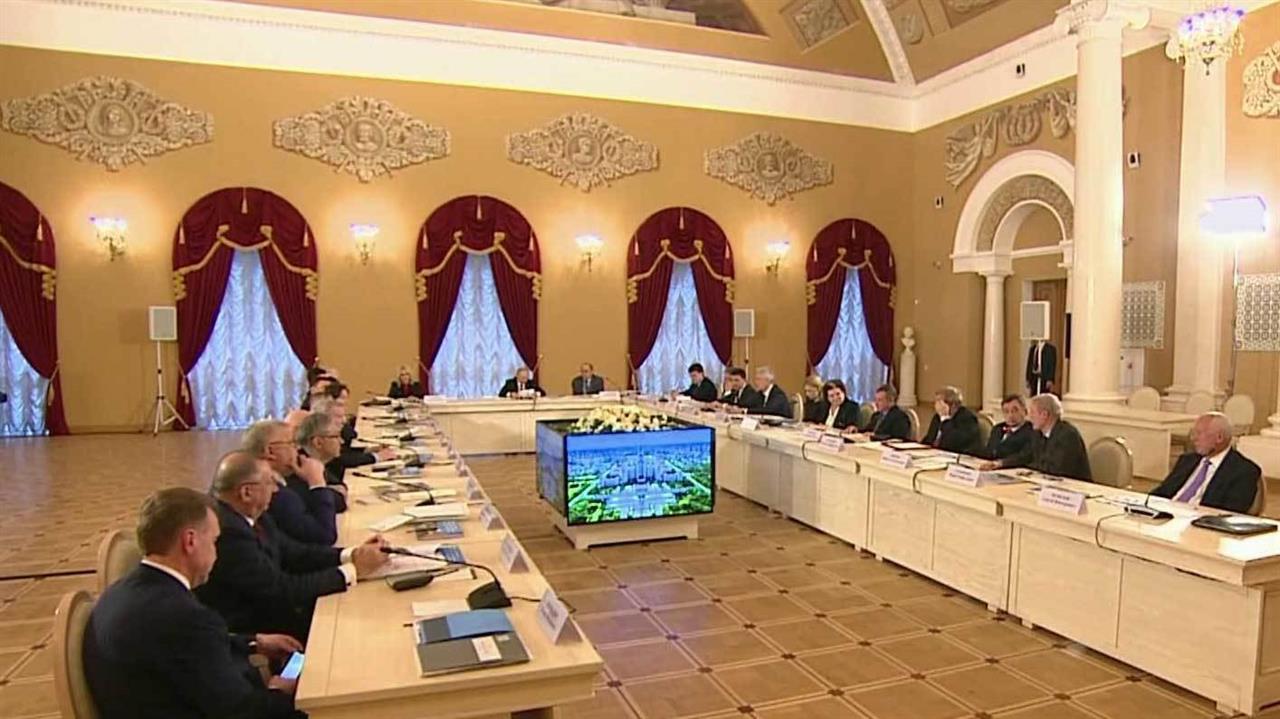 Владимир Путин провел заседание попечительского Совета МГУ