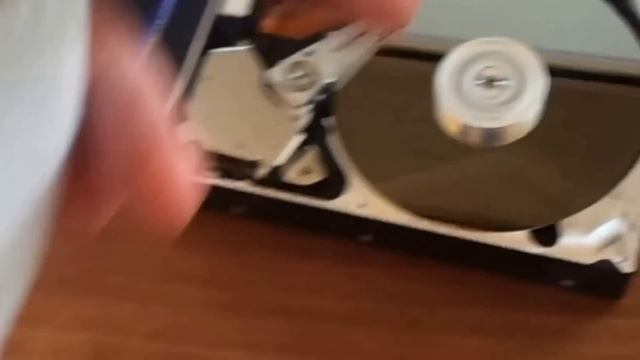 В этом видео я покажу вам, как правильно чистить жесткий диск смотреть онлайн