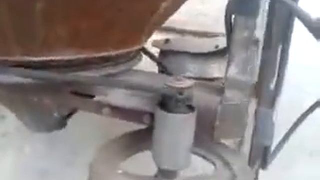 САМОДЕЛЬНАЯ БЕТОНОМЕШАЛКА НА РЕМНЯХ(самоделка)