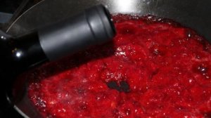 Мясо в брусничном соусе