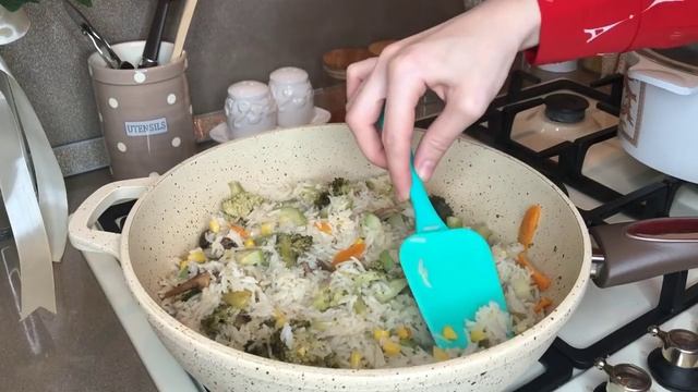 ПРОСТЕНЬКИЙ УЖИН,ГОТОВЛЮ ИЗ ЗАГОТОВОК,РИС БАСМАТИ С ОВОЩАМИ,СОСИСКИ,КУРИНЫЕ РУЛЕТЫ ЧАСТЬ 2 смотреть онлайн