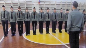 9"а" марширует, смотрим и учимся