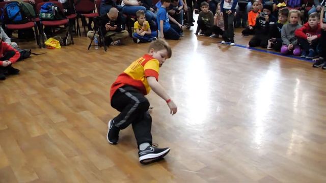 отбор bboy Изи vs Maks ON vs Климкин vs Придача - брейкданс чемпионат г.Химки смотреть онлайн