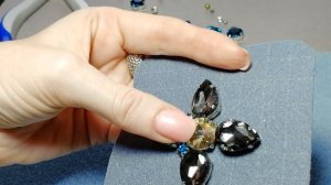 Шьем брошь с кристаллами в цапах. Часть 1.