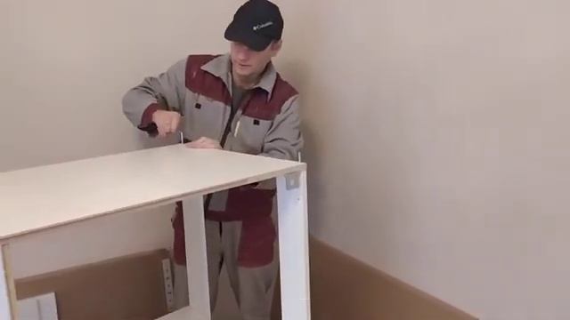 Сборка кухонного стола из Икеа КНОКСХУЛЬТ с выдвижным ящиком - снято на видео смотреть онлайн