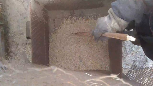 Дробим ячмень ,3 тонны за 2 часа, Т-25+дробилка смотреть онлайн