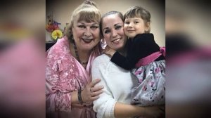 КАК ДВЕ КАПЛИ ВОДЫ! Татьяна Кравченко Впервые показал свою единственную дочь