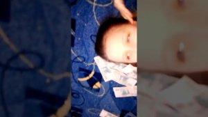 Заматываю подругу в платки