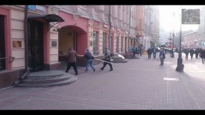 LiberalHanter: Ответочка - В Москве сожгли флаг Украины