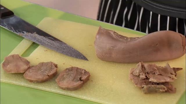 Бризоль из языка, курицы, фарша и картофеля [Детская кухня, рецепт] смотреть онлайн