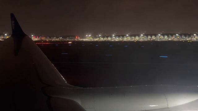 FlyDubai Boeing 737 MAX 8 Dubai International Airport (OMDB) Night Departure смотреть онлайн
