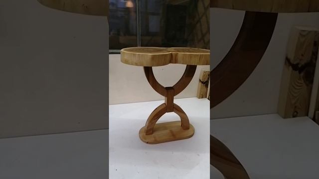 Изящный столик из спила карагача и буковое подстолье!