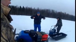 Мотобуксировщик толкач на рыбалке за окунем.