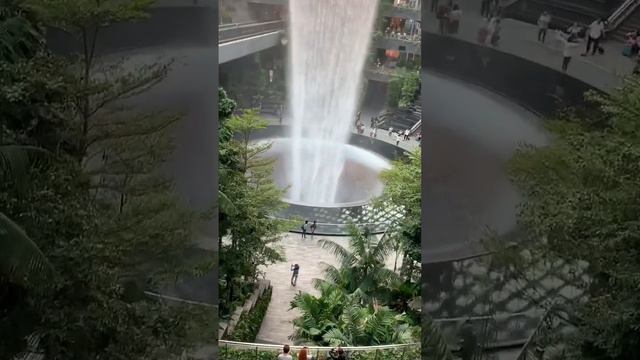 Самый высокий￼ крытый водопад в мире￼. Сингапур.| The highest indoor waterfall. Singapore.