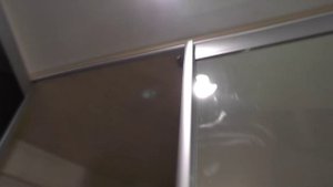 Встроенный шкаф-купе в прихожую. Угловой зеркальный шкаф до потолка, в коридор.