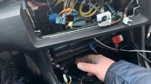 BMW E46 - Замена радиатора печки. Часть 1: Разборка салона