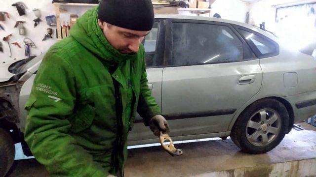 Кароче))) Меняем рабочий цилиндр и шланг сцепления Chevrolet Rezzo