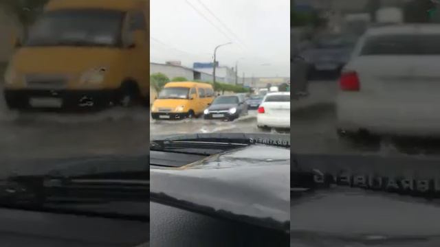 Новороссийск. Потоп после дождя. Затопило город. смотреть онлайн