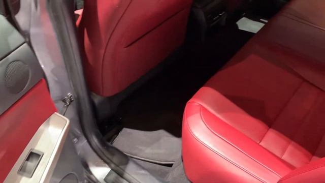 Lexus IS 2020 vs. Volkswagen Passat 2020 смотреть онлайн