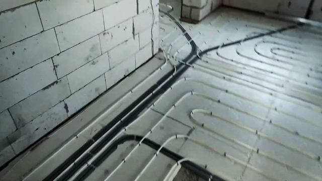 #2004. Черновая разводка трубы, отопления и воды Завершена.