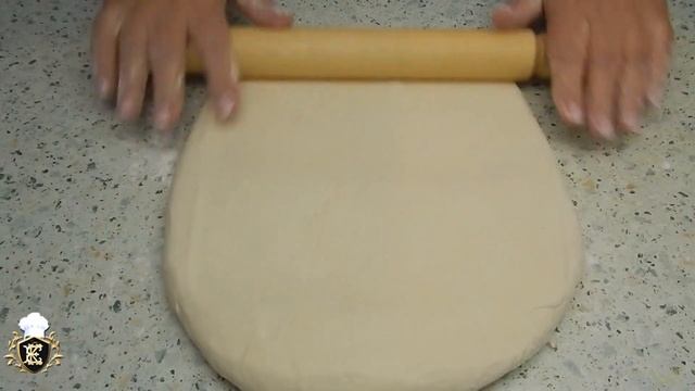 Посыпьте тесто содой. Универсальное тесто для любой выпечки.