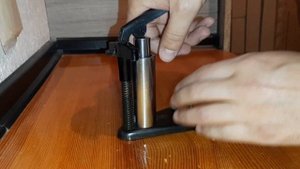 Обжим донца гильзы и декапсюляция.