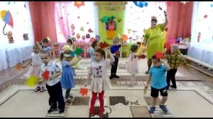 Танец с листочками средняя группа