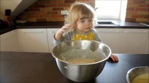 печем куличи на Пасху с Василисой. cooking cakes for Easter