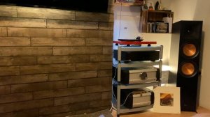 Turntable Pro-Ject Debut Carbon 2M red+Musical Fidelity KW550+Klipsch RP8000F