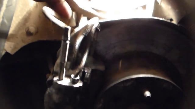Как высверлить сломанный штуцер переднего суппорта ВАЗ КЛАССИКА № 42 смотреть онлайн