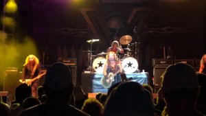 Vince Neil “Don’t Go Away Mad” Waukesha County Fair, Waukesha, WI 7/19/19