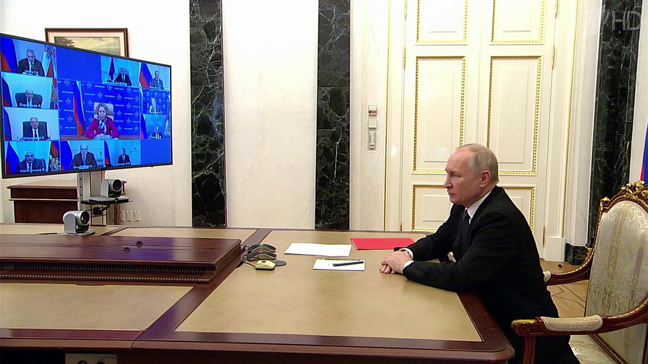 Президент по видеосвязи провел совещание с постоянными членами Совбеза РФ