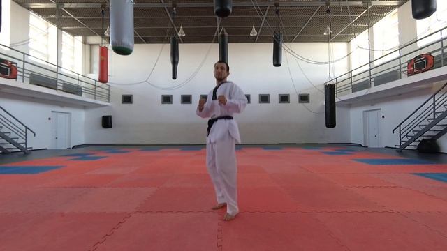 Выносы колена на месте ближней ногой смотреть онлайн